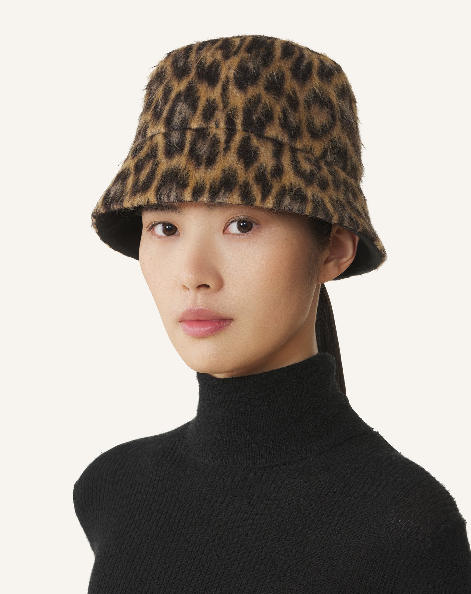 LEOPARD PRINT REVERSIBLE BUCKET HAT