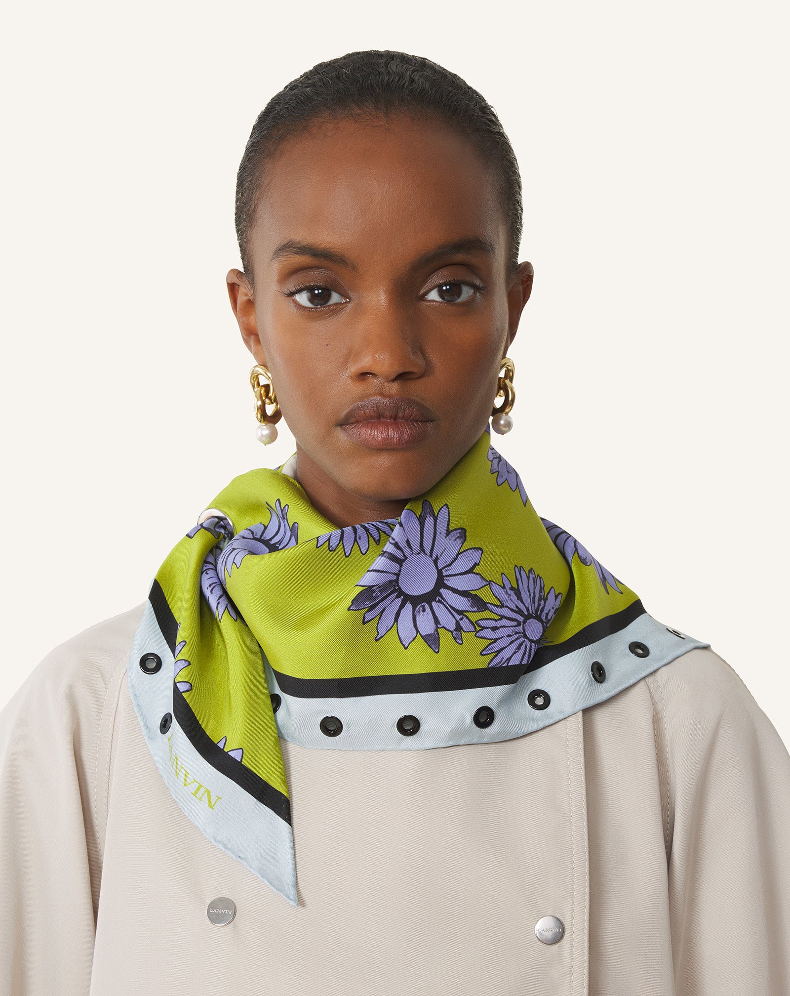 TRIANGLE SILK SCARF WITH MARGUERITE MOTIFS