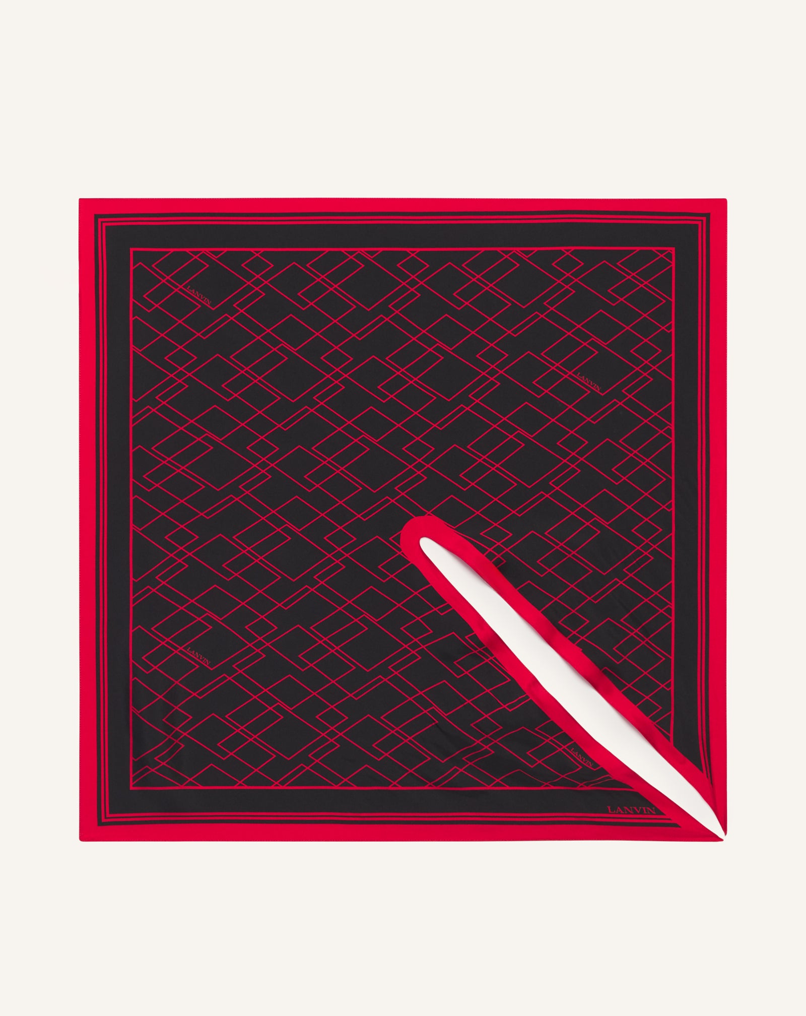 BLACK GRAPHIC DIAMOND MOTIF TOP WITH JEWELRY FASTENER