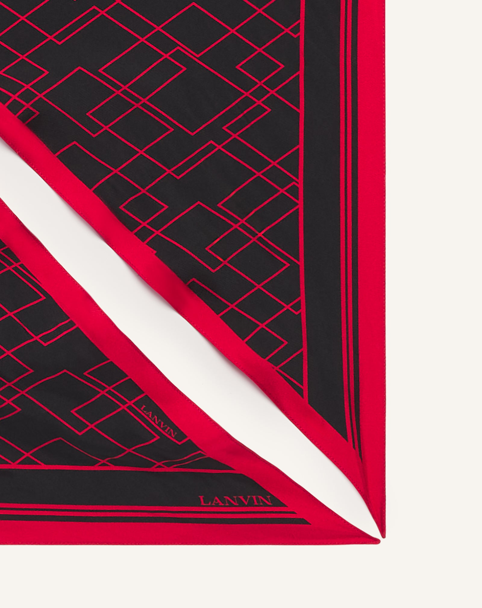 BLACK GRAPHIC DIAMOND MOTIF TOP WITH JEWELRY FASTENER