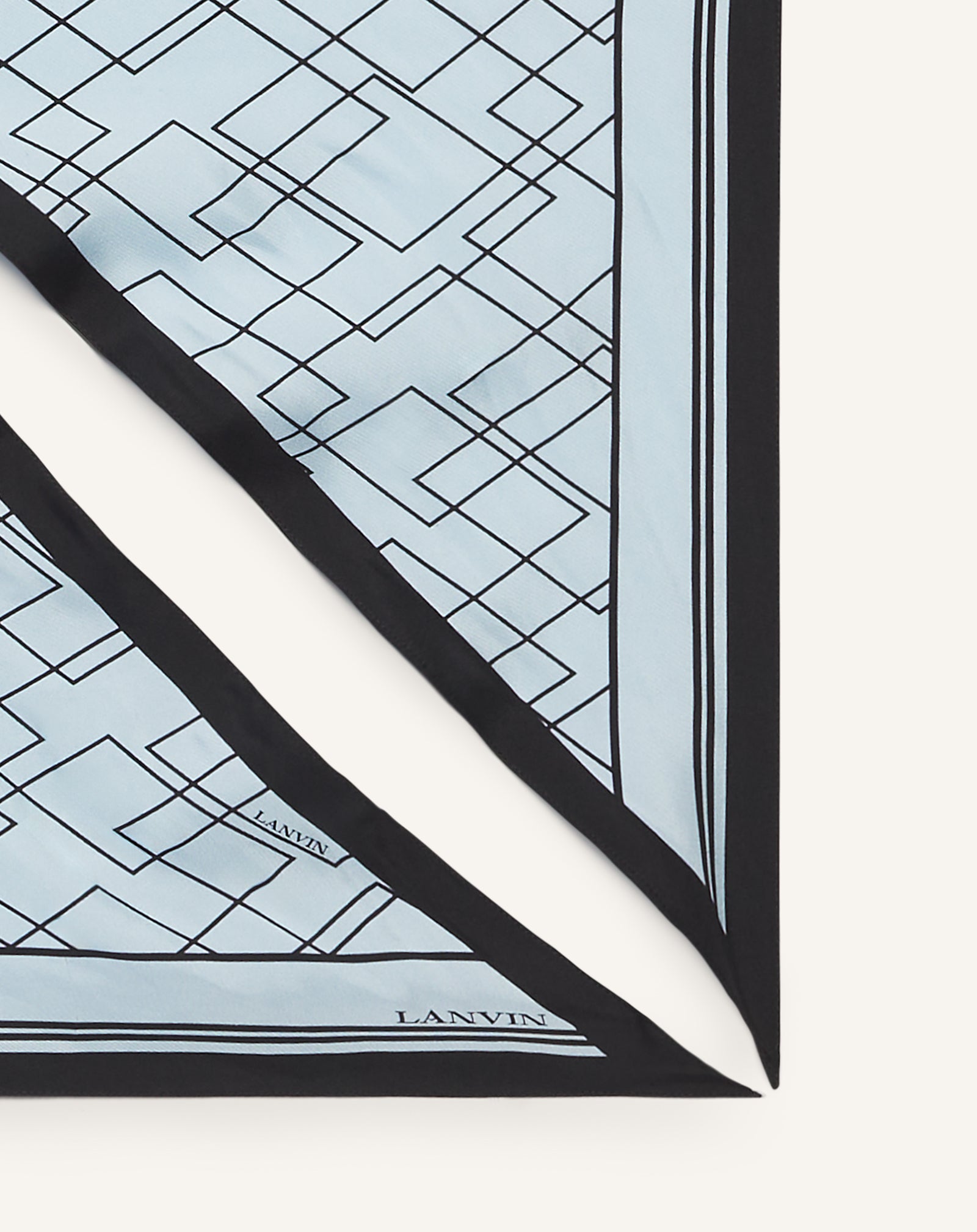 GRAPHIC DIAMOND MOTIF TOP WITH JEWELRY FASTENER