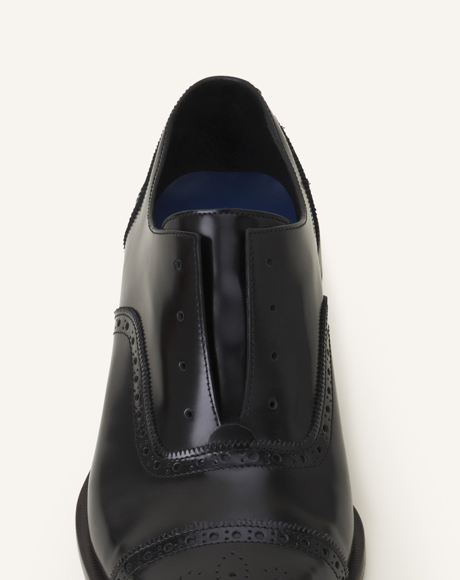 BLACK BROGUE OXFORD SHOE IN SHINY LEATHER