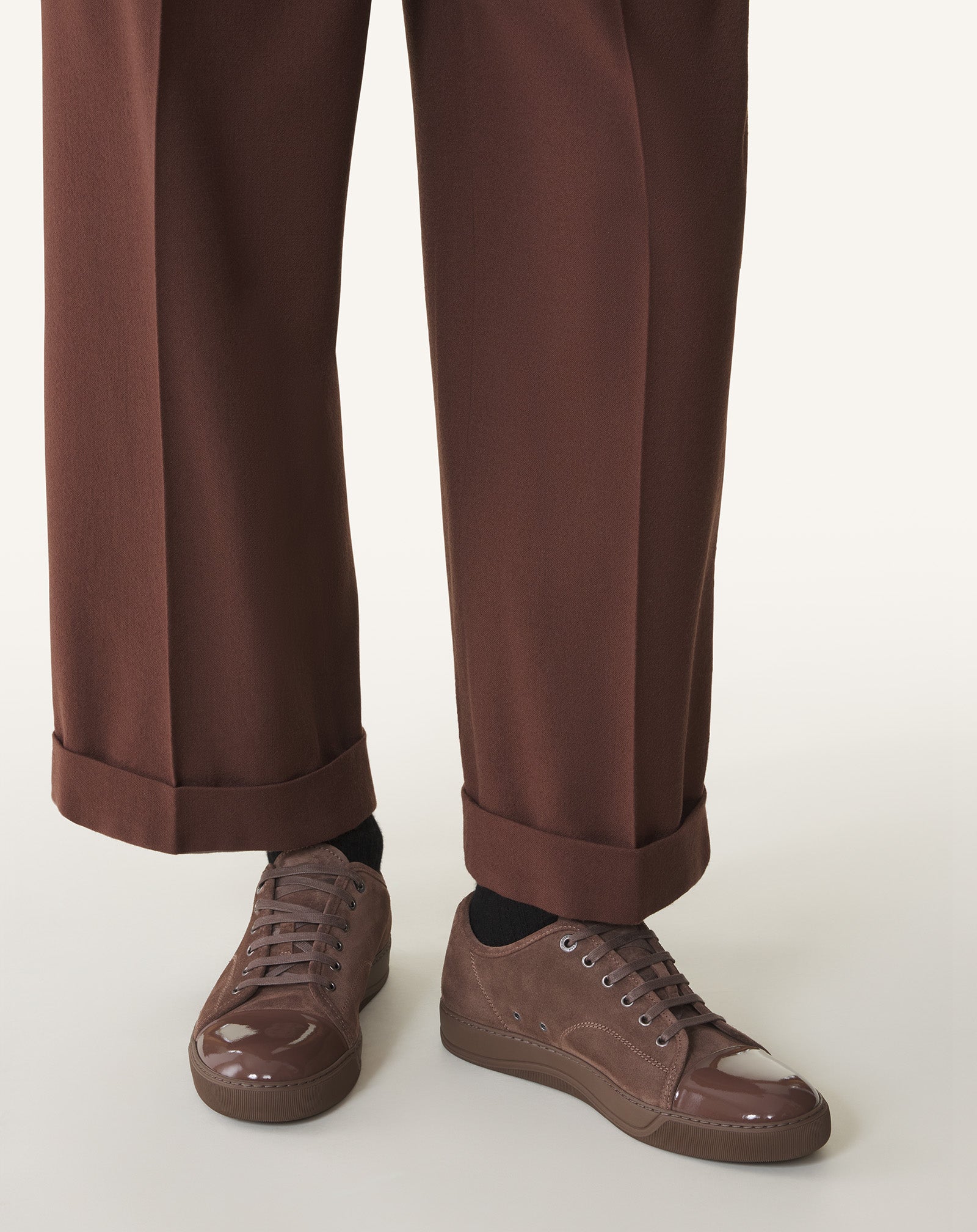 BROWN DBB1 PATENT LEATHER AND SUEDE SNEAKERS