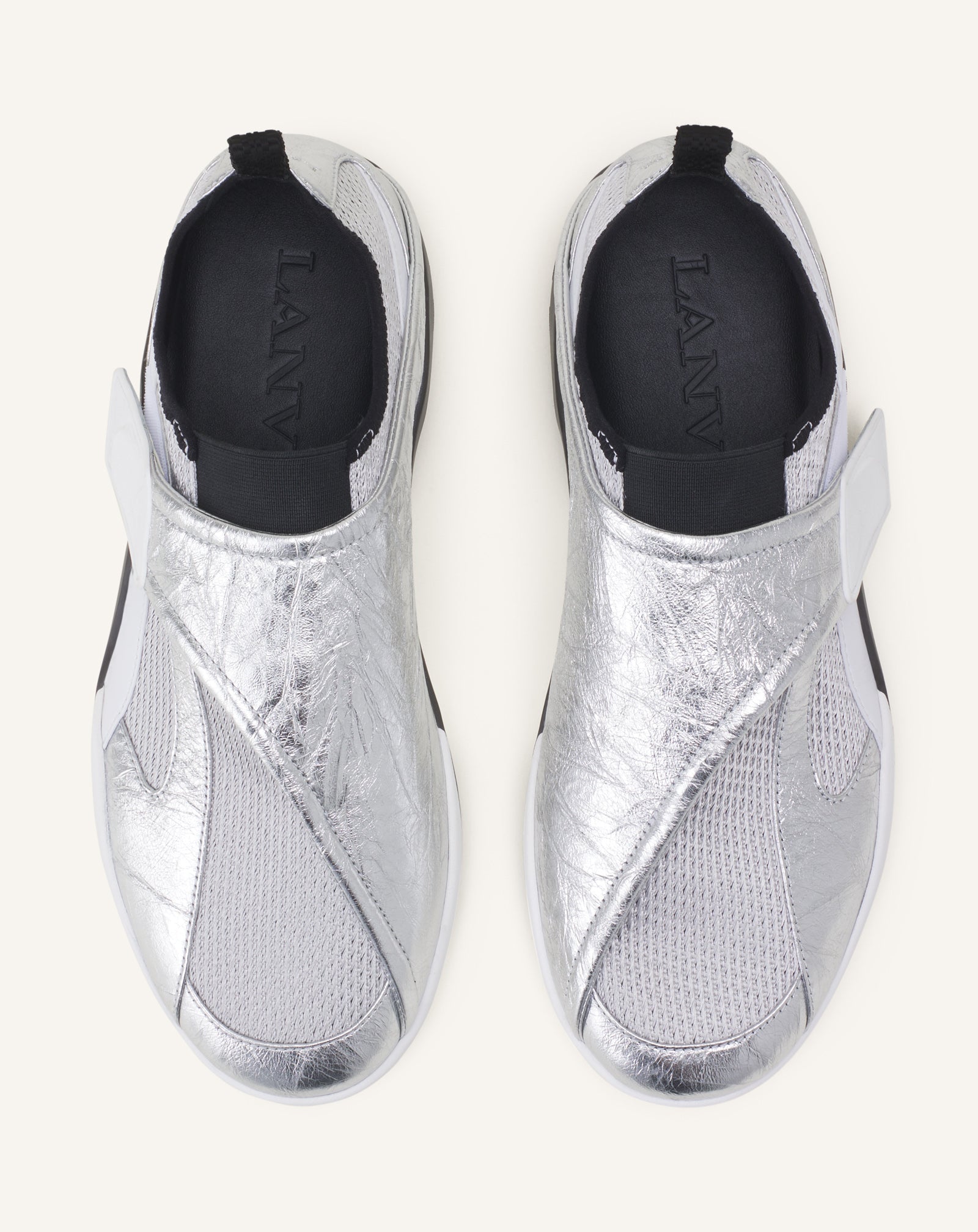 BLACK LNV1 SNEAKERS IN CRINKLED METALLIC LEATHER