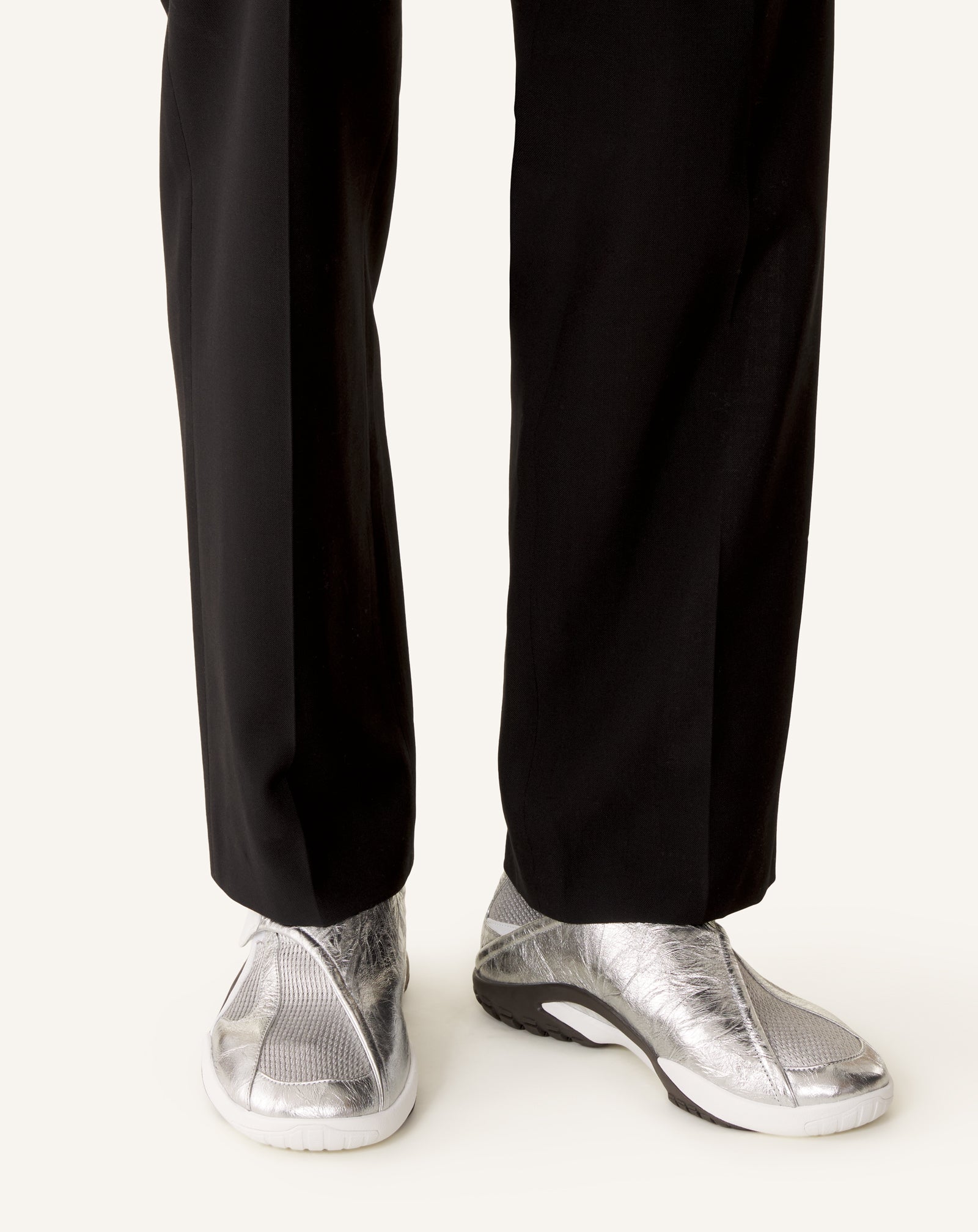 BLACK LNV1 SNEAKERS IN CRINKLED METALLIC LEATHER