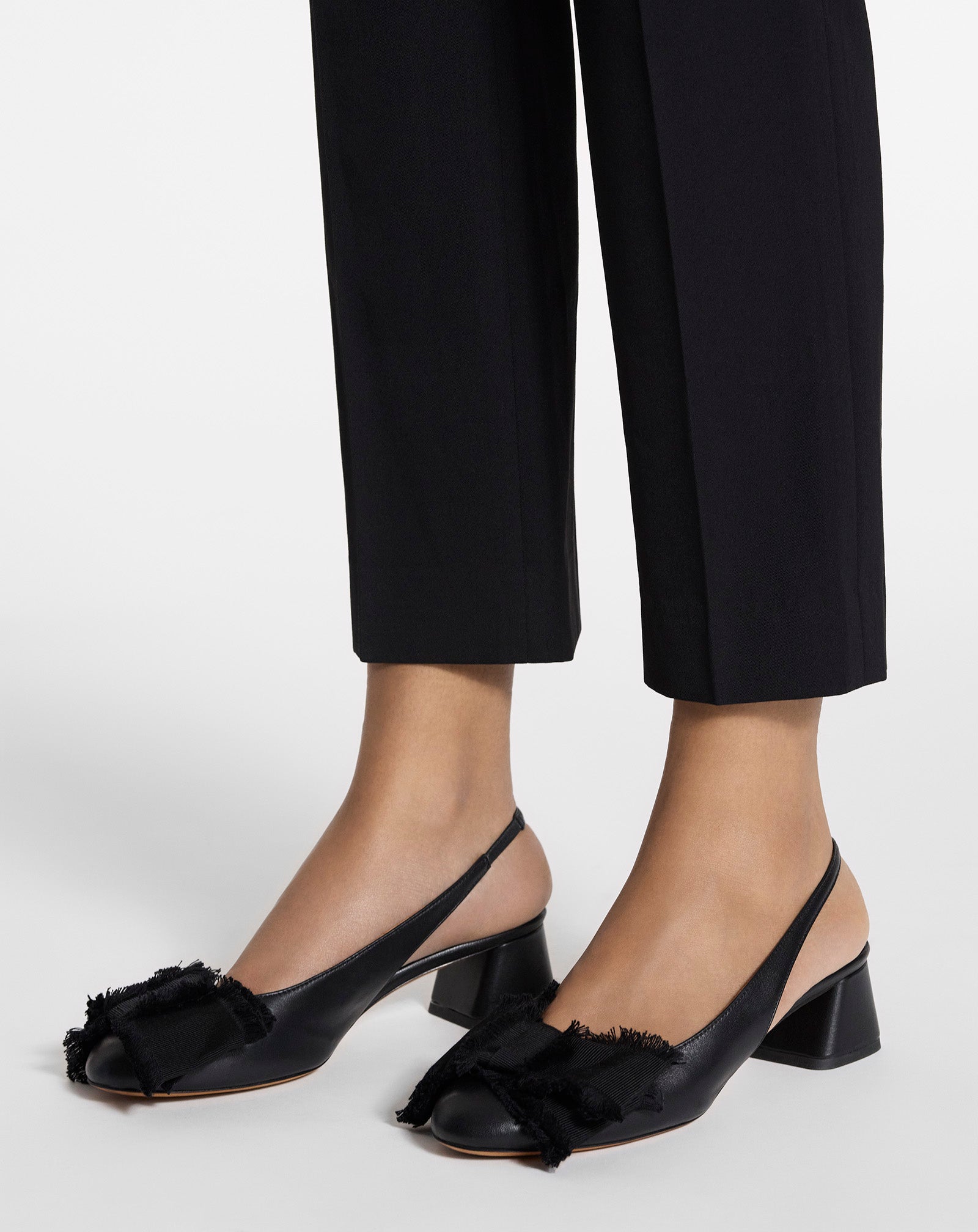 BLACK LEATHER HEELED SLINGBACK BALLERINA