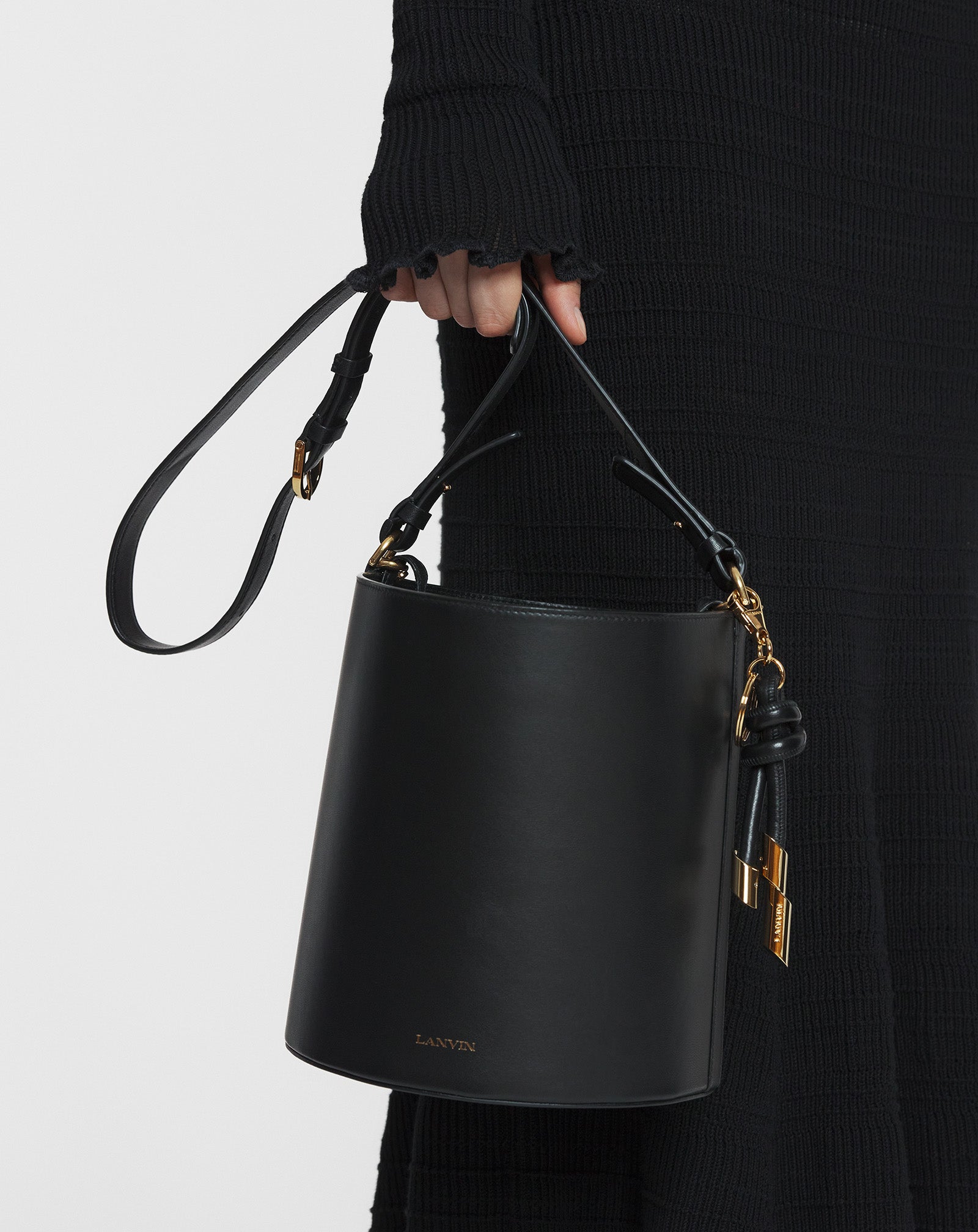 SÉQUENCE LEATHER BUCKET BAG