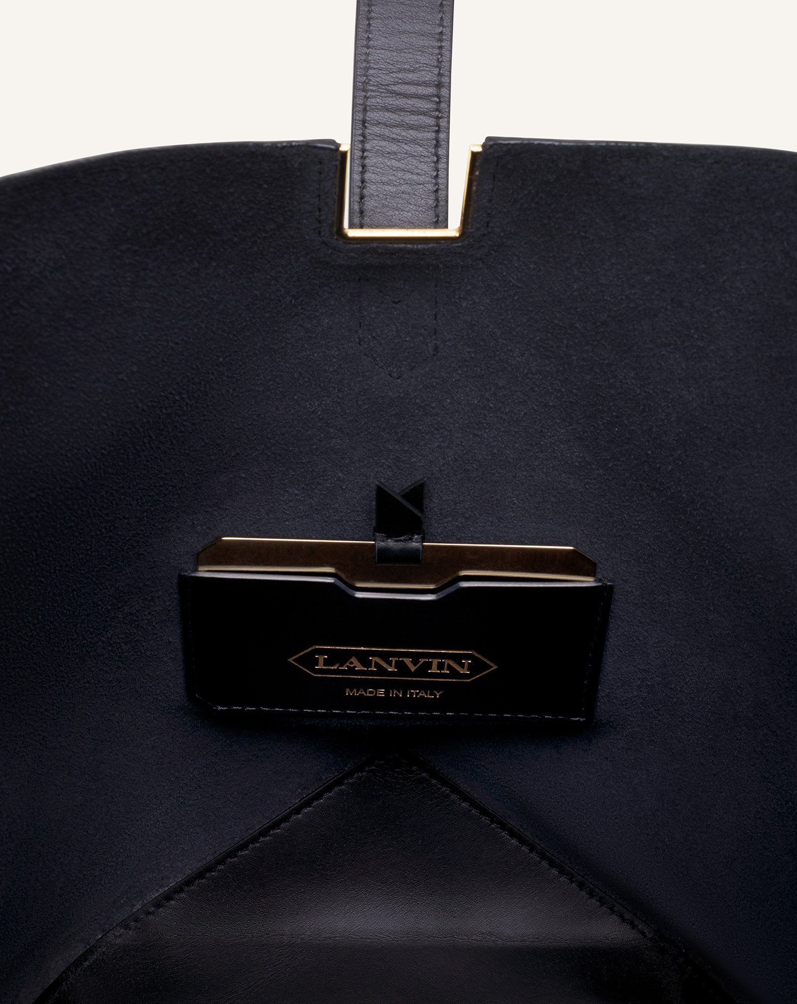 BLACK CATCH BY LANVIN BUCKET BAG IN GRAINED LEATHER