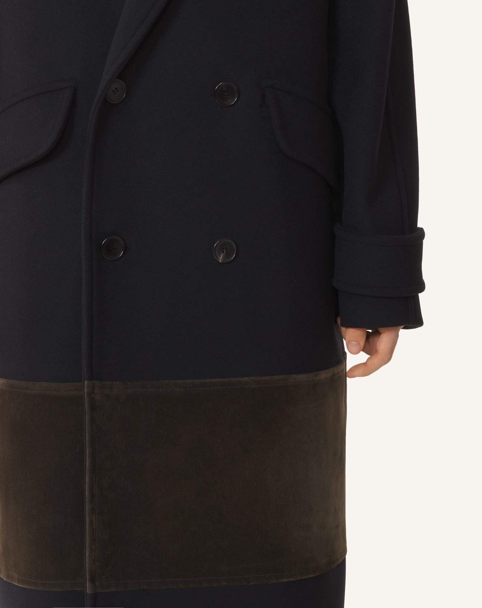 BLACK DOUBLE-BREASTED COAT IN WOOL AND VELVET