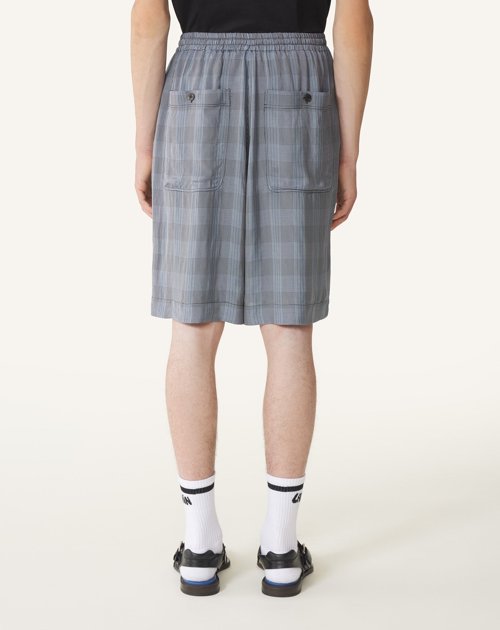 BLACK VISCOSE BERMUDA SHORTS