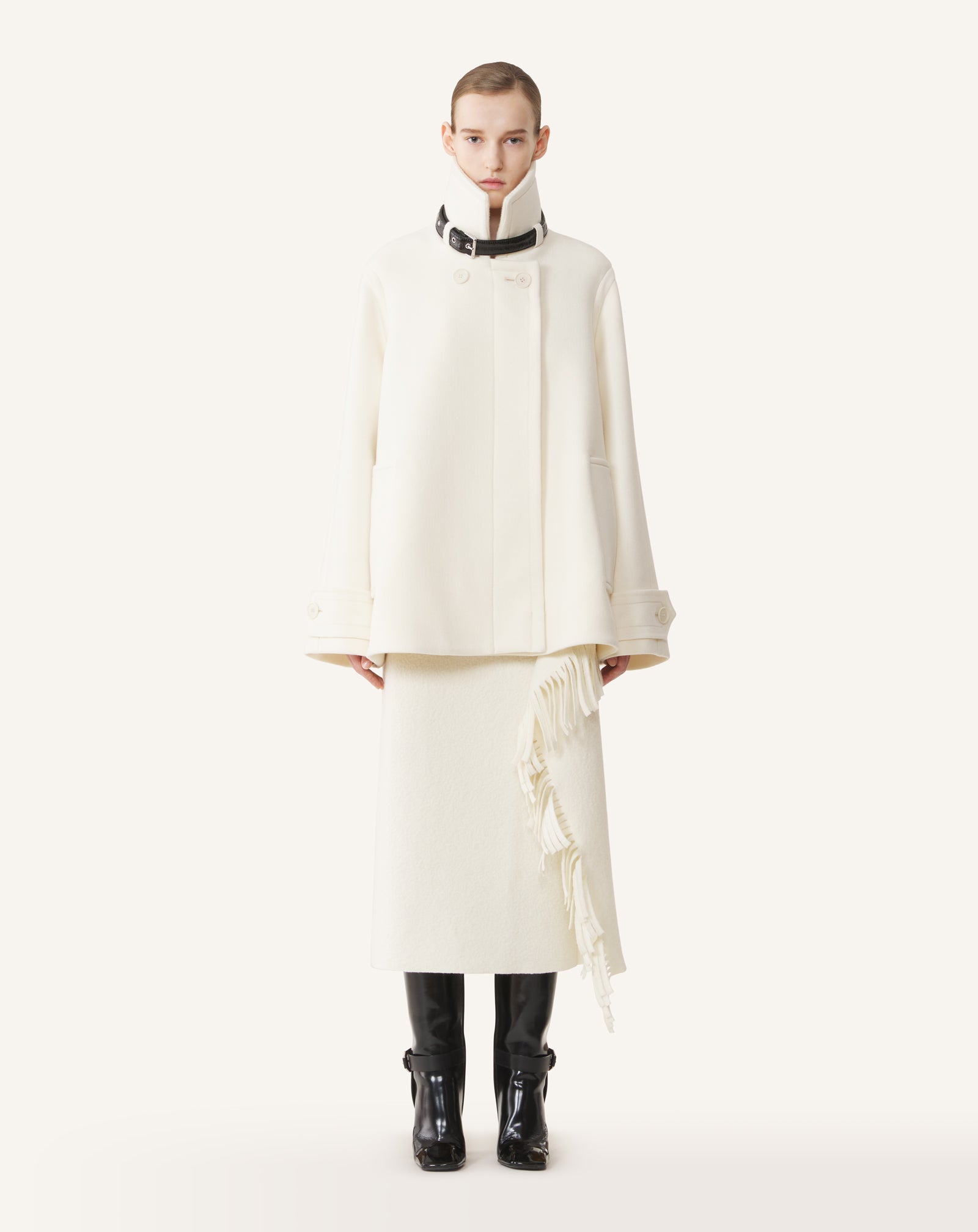 WHITE SHORT WOOL COAT WITH STAND-UP COLLAR