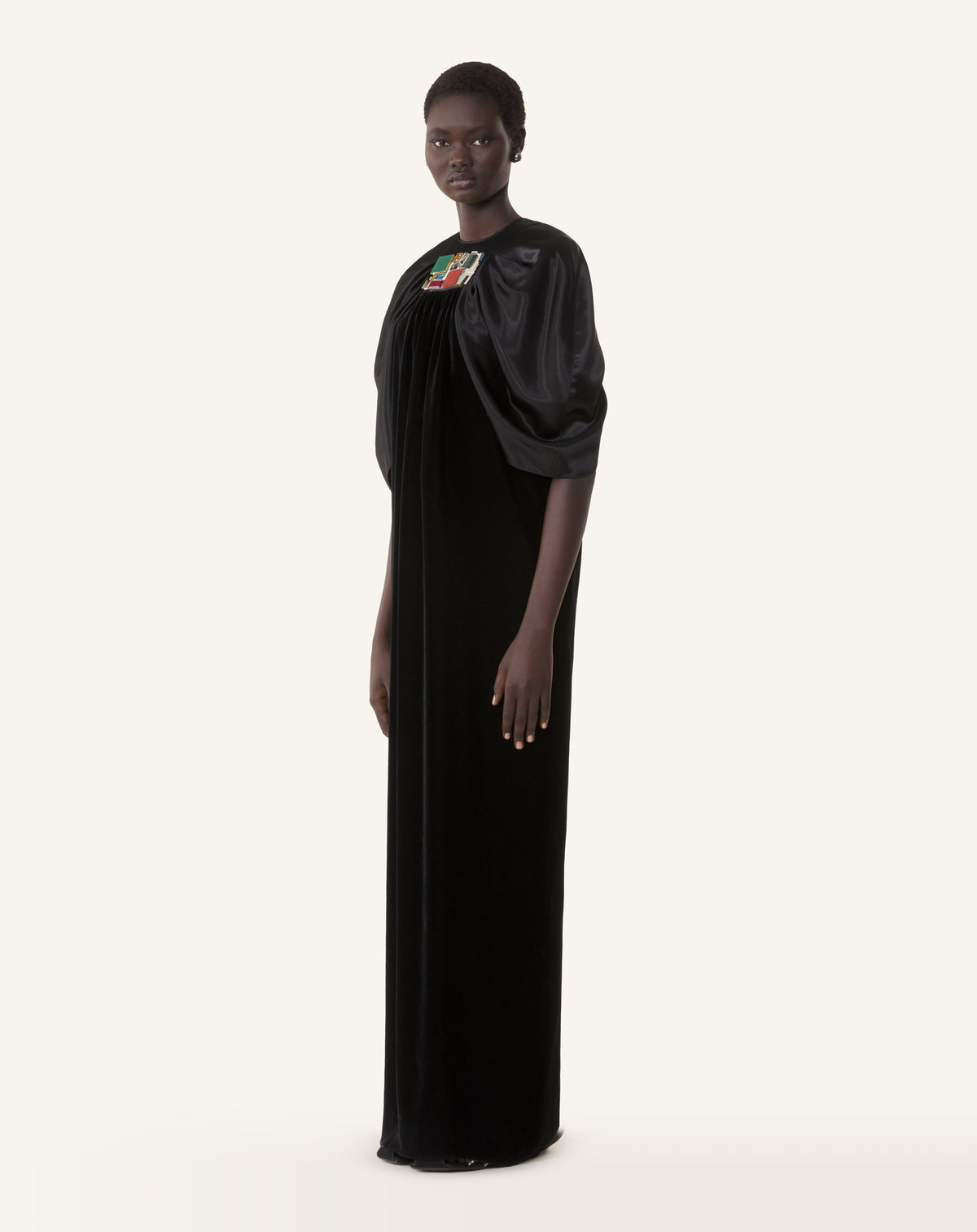 BLACK EMBROIDERED DRESS IN FLOWING VELVET