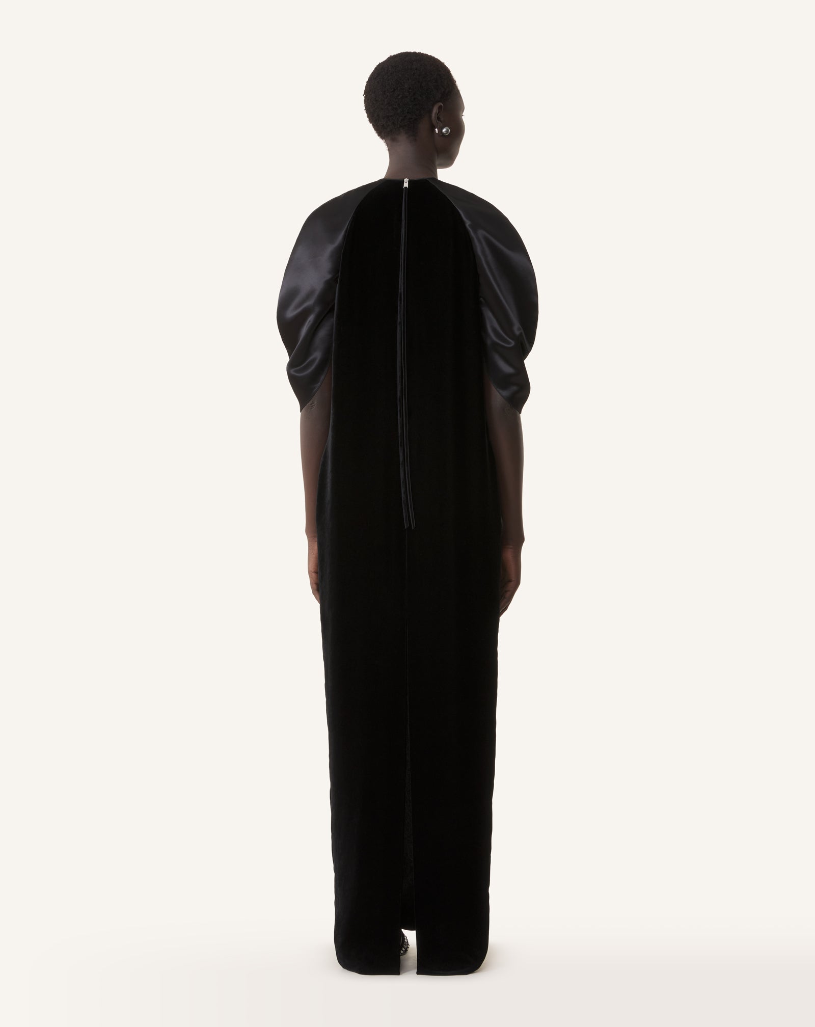 BLACK EMBROIDERED DRESS IN FLOWING VELVET