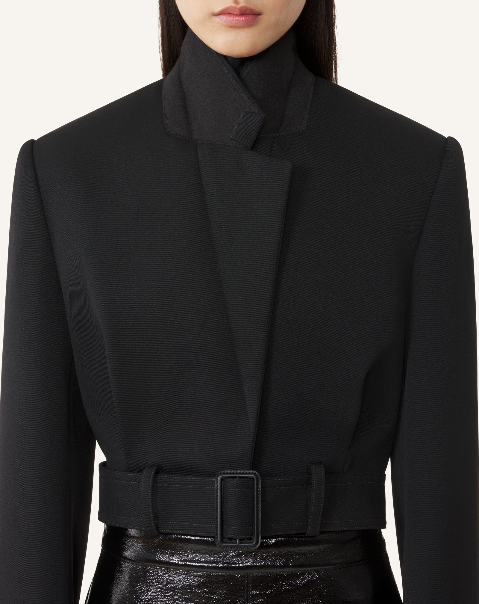 BLACK SHORT BELTED JACKET IN WOOL