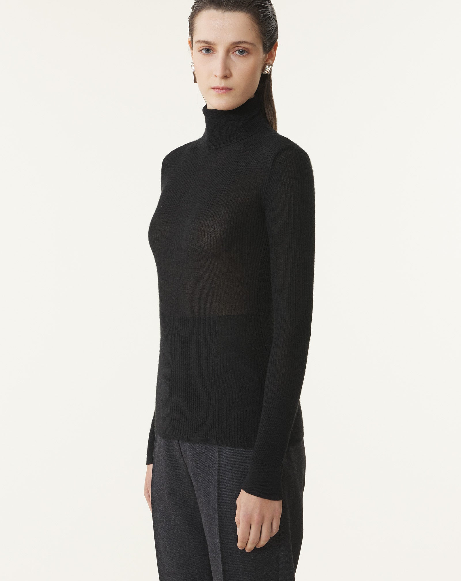 BLACK MERINO WOOL AND SILK TURTLENECK SWEATER