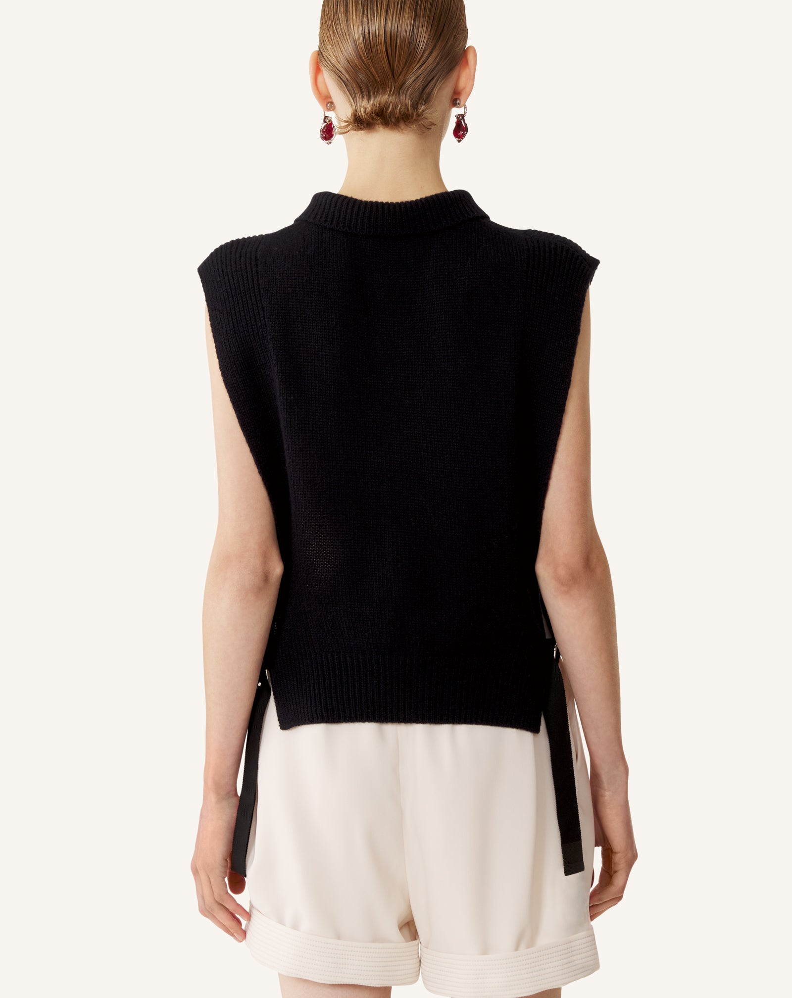 BLUE SLEEVELESS CASHMERE SWEATER