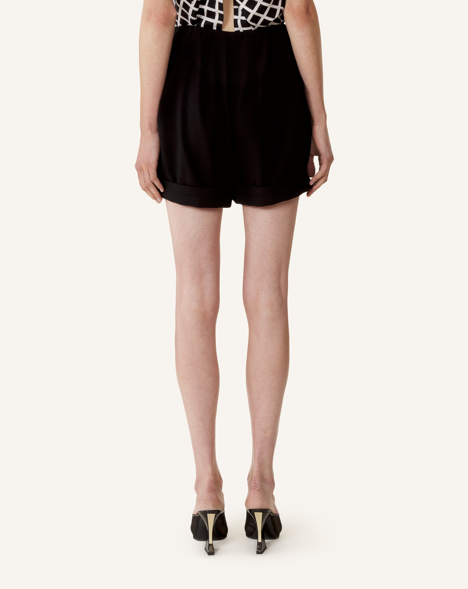 BLACK CREPE PLEATED SHORTS